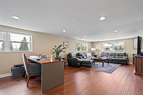 Tiny photo for 8821 Congress Park Avenue, Brookfield, IL 60513 (MLS # 12600337)