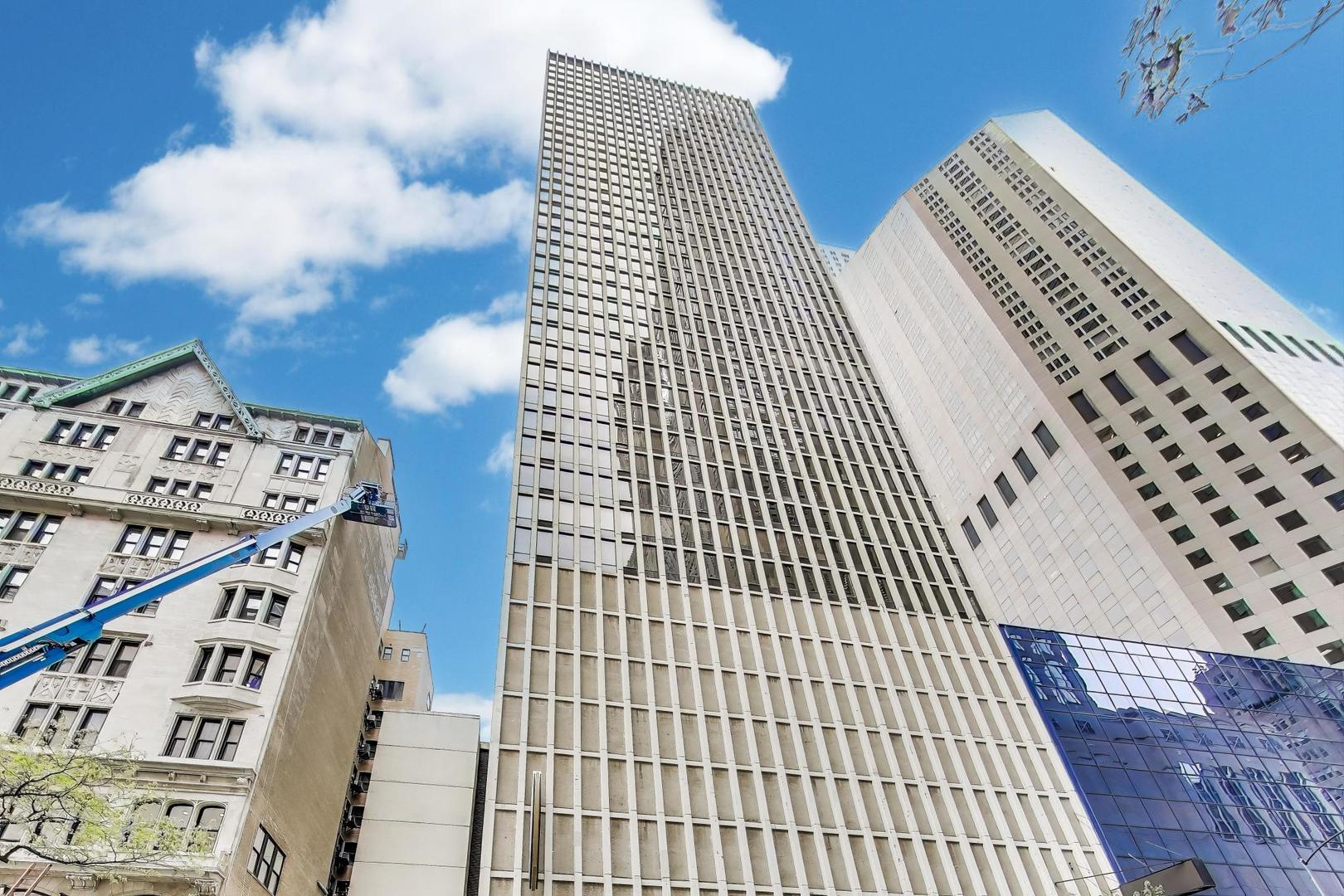 100 E Walton Street 42F