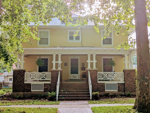 Photo of 1209 N Clinton Boulevard, Bloomington, IL 61701 (MLS # 12491438)