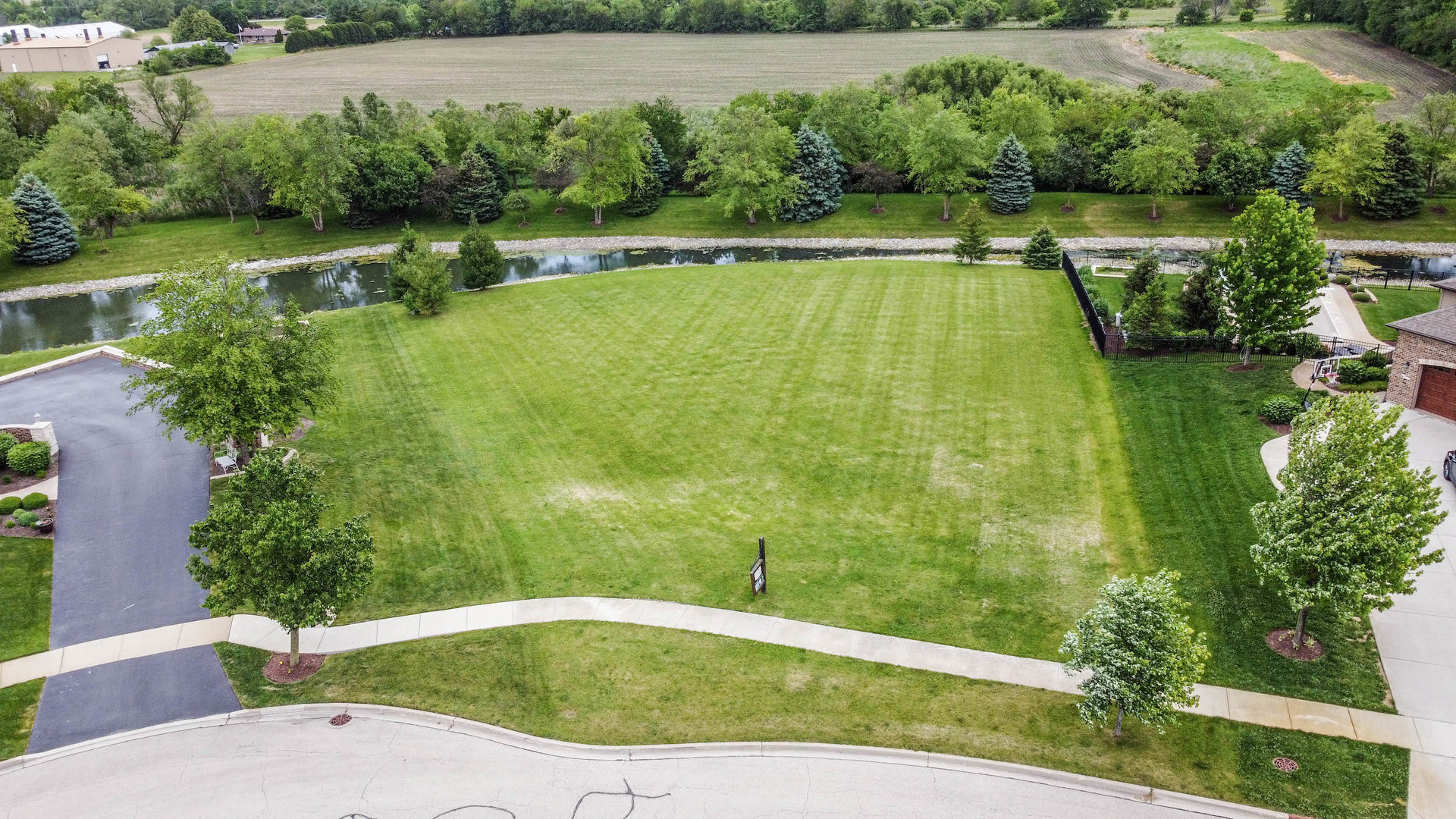 25846 W Prairie Hill Lane