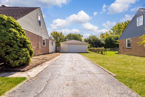 Tiny photo for 6439 W 81ST Place, Burbank, IL 60459 (MLS # 12776147)