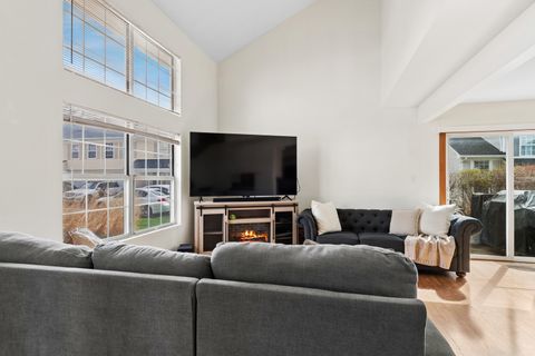 Tiny photo for 513 East Avenue #513, Streamwood, IL 60107 (MLS # 12599399)