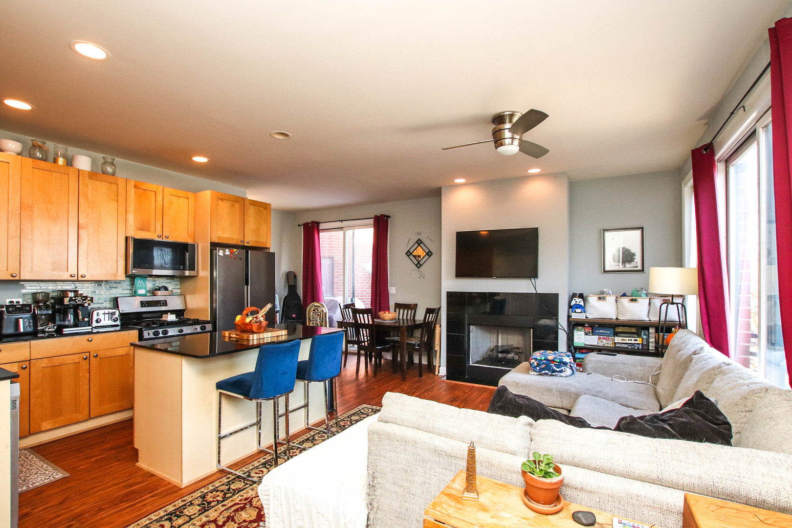 838 N Racine Avenue 302