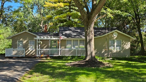 Photo of 1105 S Hough Street, Barrington, IL 60010 (MLS # 12776738)