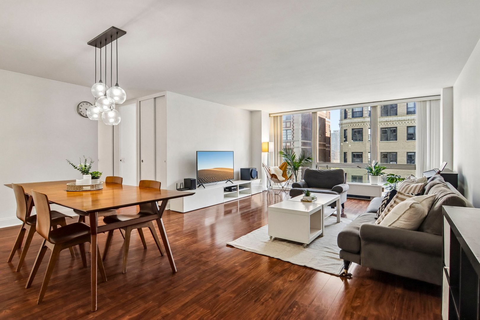 2400 N Lakeview Avenue 1704