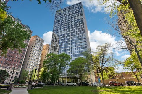 Photo of 2400 N Lakeview Avenue #1704, Chicago, IL 60614 (MLS # 12651467)