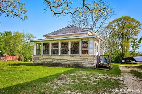 Photo of 42169 N Lake Avenue, Antioch, IL 60002 (MLS # 12640001)