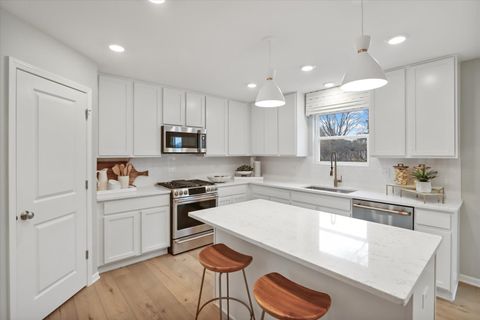 Tiny photo for 140 Piper Glen Avenue, Oswego, IL 60543 (MLS # 12679961)