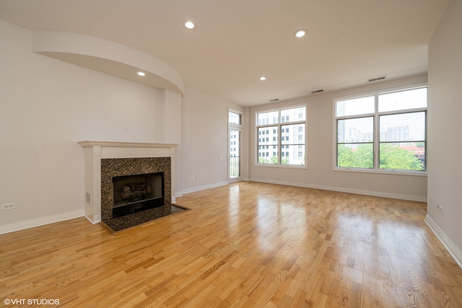 330 N CLINTON Street 303