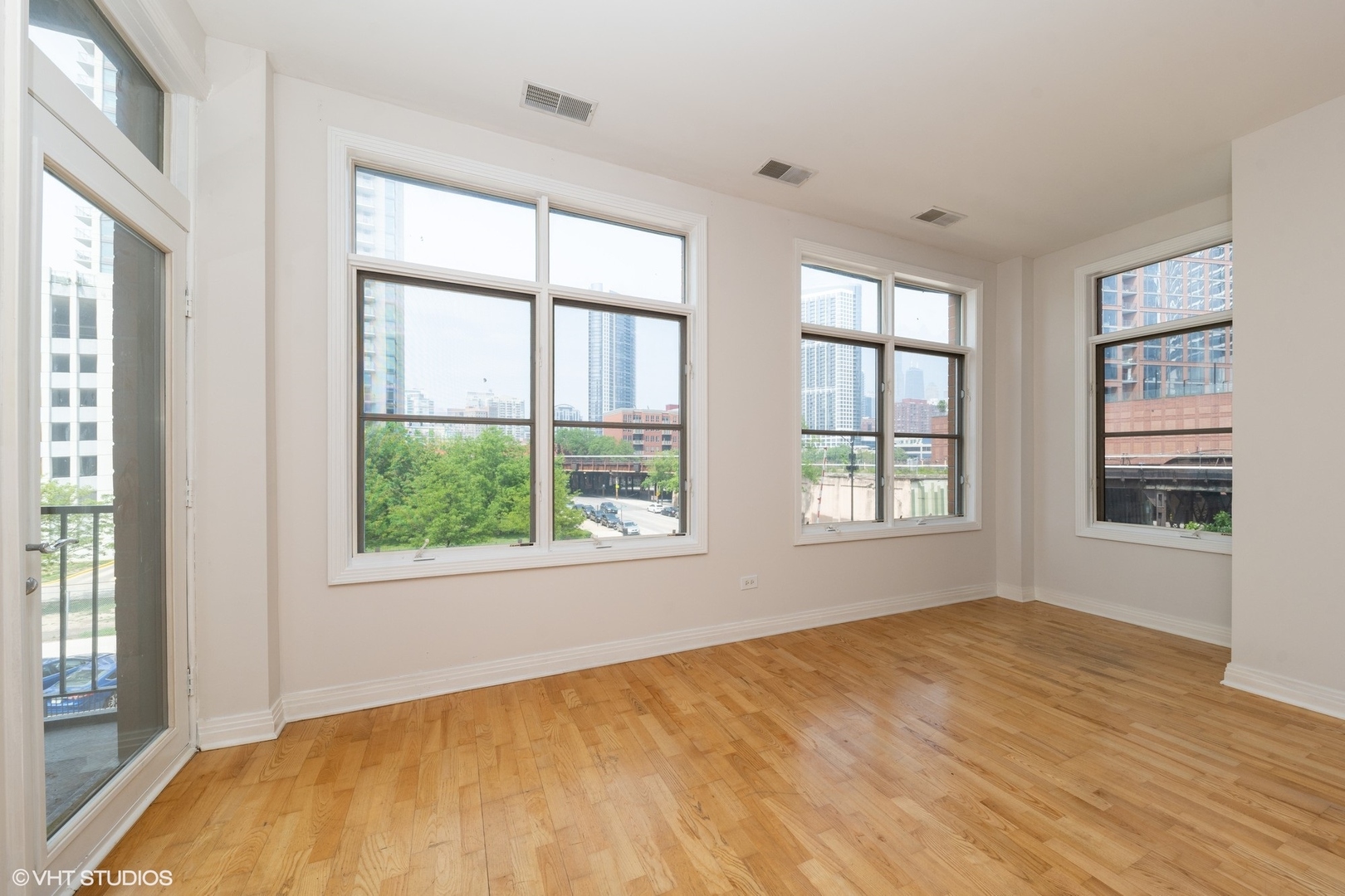 330 N CLINTON Street 303
