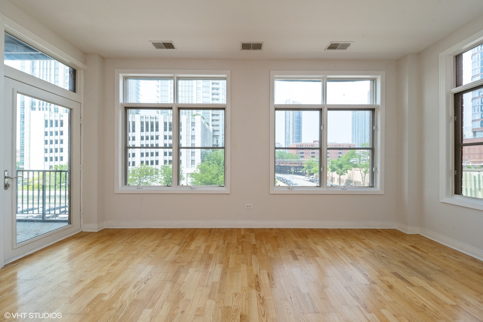 330 N CLINTON Street 303