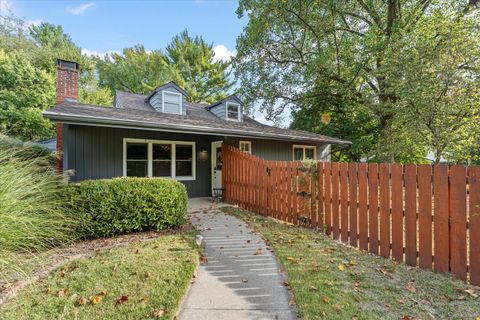 Photo of 1302 W Clark Street, Champaign, IL 61821 (MLS # 12474363)