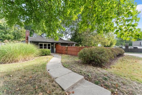 Tiny photo for 1302 W Clark Street, Champaign, IL 61821 (MLS # 12474363)