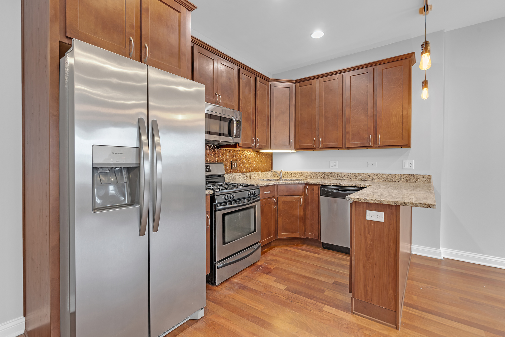 1154 N Kedzie Avenue 402