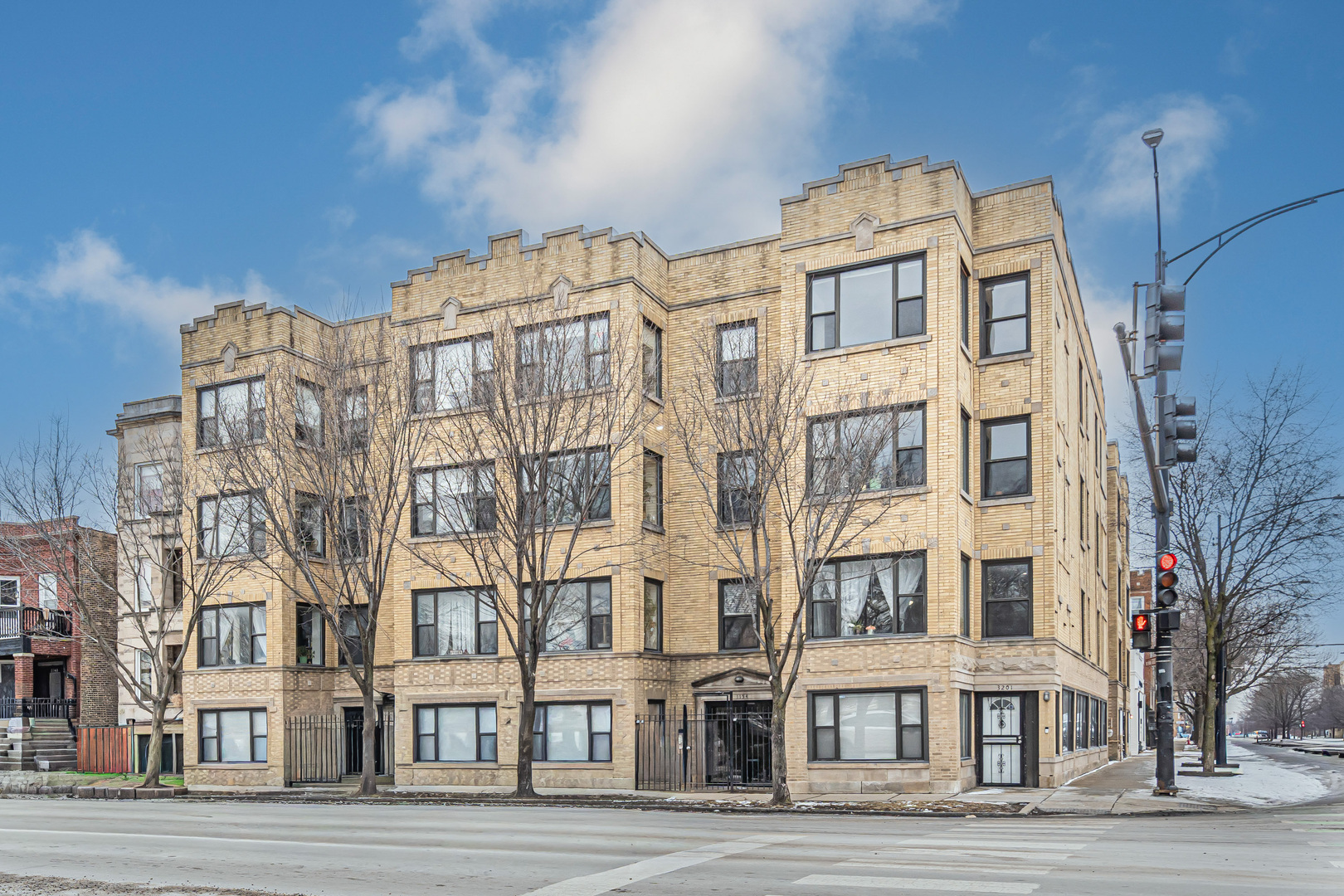 1154 N Kedzie Avenue 402