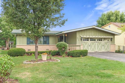 Photo of 33113 N Cove Road, Grayslake, IL 60030 (MLS # 12479334)