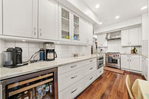 Tiny photo for 500 W BARRY Avenue #2E, Chicago, IL 60657 (MLS # 12515167)