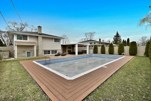 Tiny photo for 575 Bedford Lane, Des Plaines, IL 60016 (MLS # 12534439)