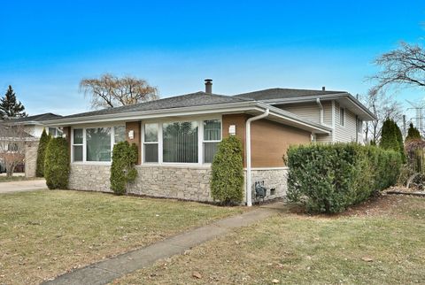 Tiny photo for 575 Bedford Lane, Des Plaines, IL 60016 (MLS # 12534439)