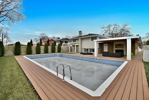 Tiny photo for 575 Bedford Lane, Des Plaines, IL 60016 (MLS # 12534439)