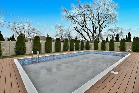 Tiny photo for 575 Bedford Lane, Des Plaines, IL 60016 (MLS # 12534439)