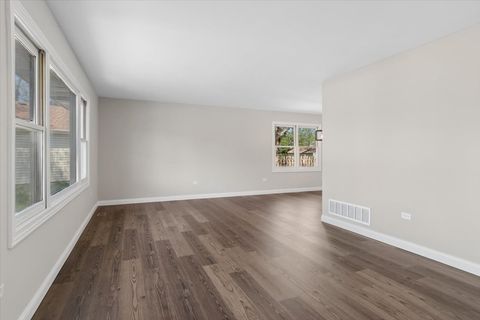 Tiny photo for 9 Red Bud Court, Bolingbrook, IL 60490 (MLS # 12625470)
