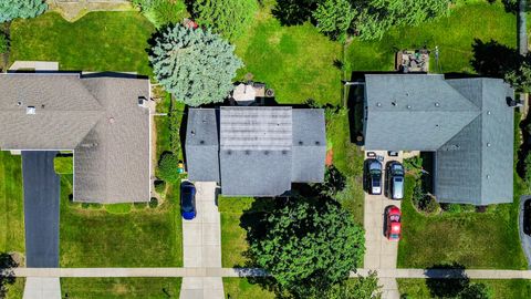 Tiny photo for 680 Indian Spring Lane, Buffalo Grove, IL 60089 (MLS # 12657712)