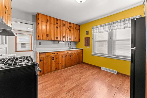 Tiny photo for 2631 W 97th Place, Evergreen Park, IL 60805 (MLS # 12503301)