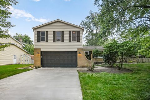 Photo of 6S049 Greenwood Court, Naperville, IL 60540 (MLS # 12427370)