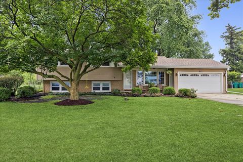 Photo of 812 Cassie Drive, Joliet, IL 60435 (MLS # 12447491)