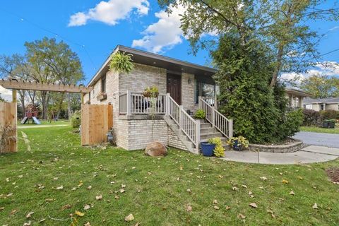 Photo of 14224 Springfield Avenue, Crestwood, IL 60418 (MLS # 12506331) Photo of 14224 Springfield Avenue, Crestwood, IL 60418 (MLS # 12506331)