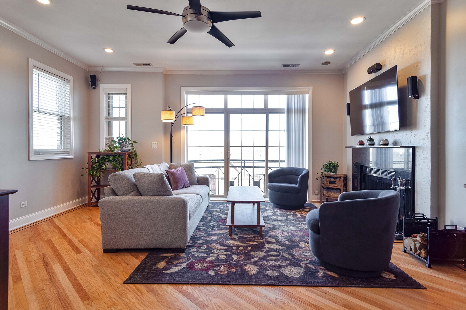 2625 W Belmont Avenue 4