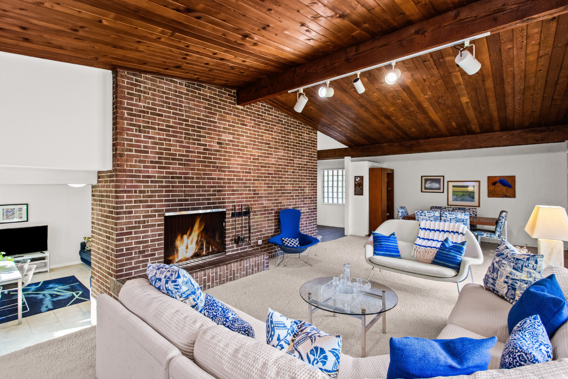 9337 Lincolnwood Drive