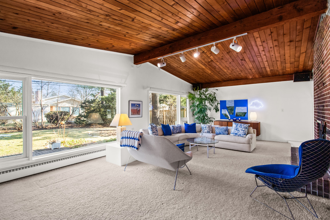 9337 Lincolnwood Drive