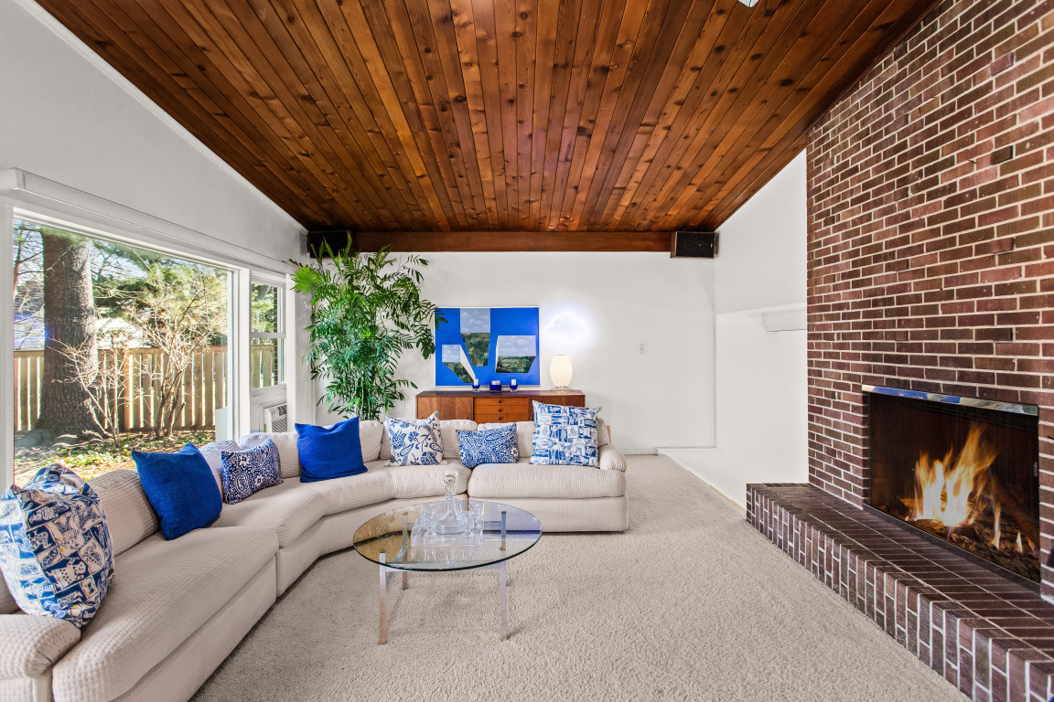 9337 Lincolnwood Drive