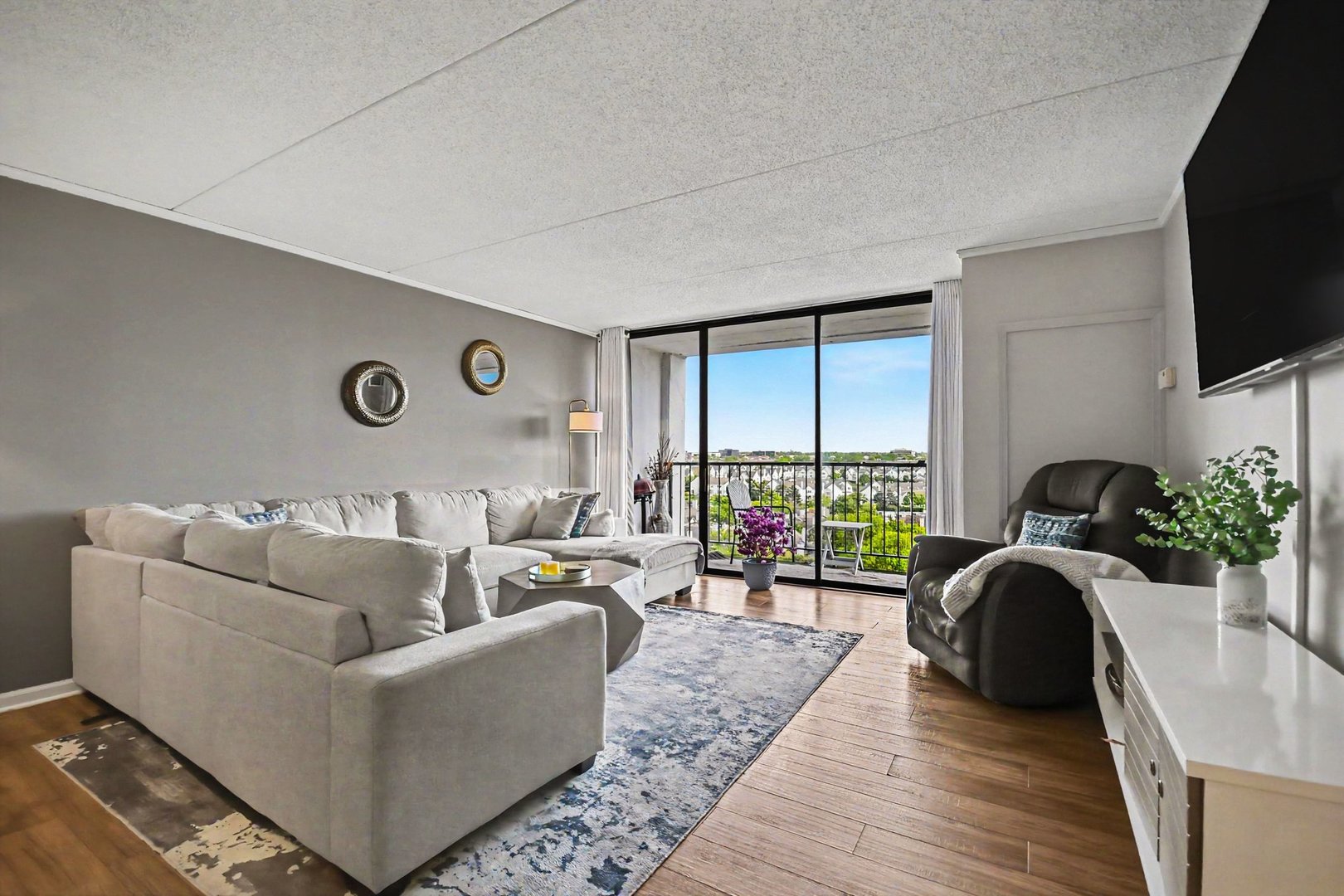 2015 S Finley Road S 1107