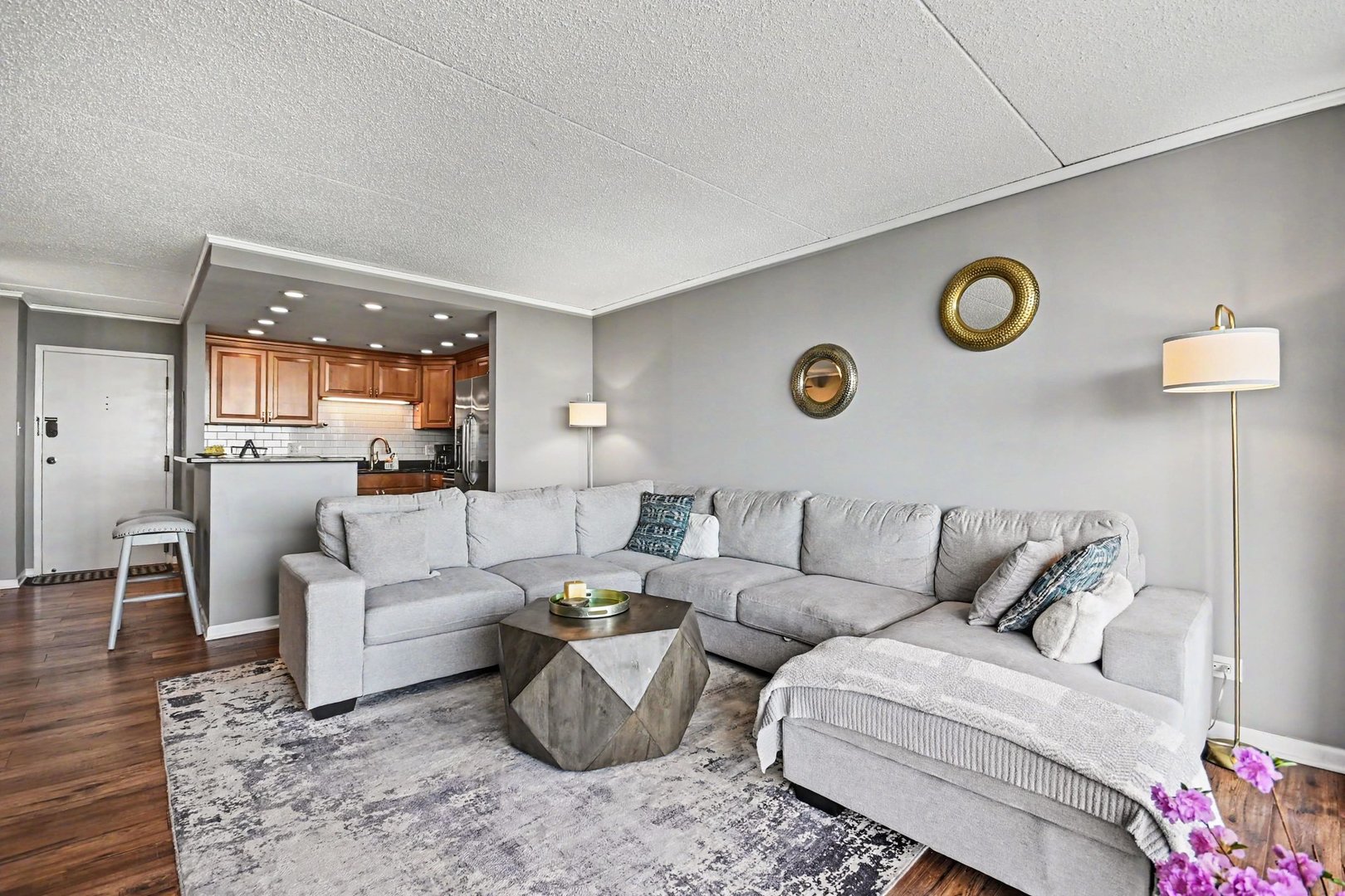 2015 S Finley Road S 1107