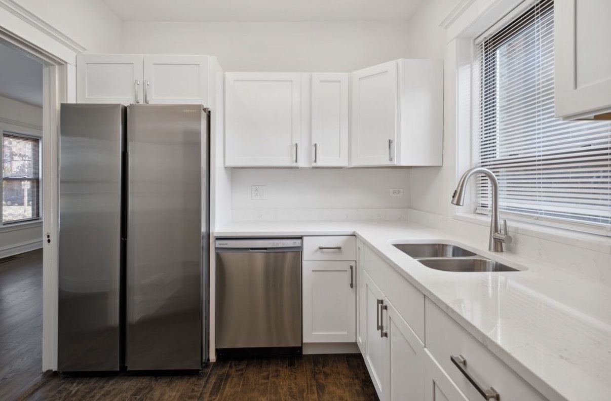 2207 W School Street 1W