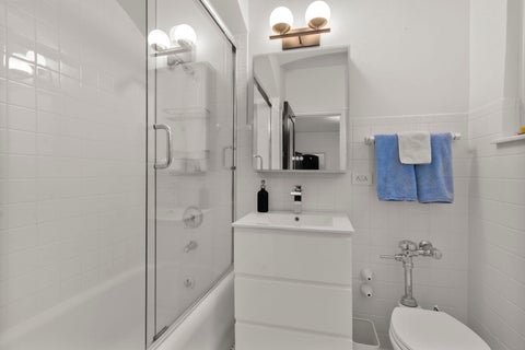 Tiny photo for 222 E Chestnut Street #5B, Chicago, IL 60611 (MLS # 12787040)