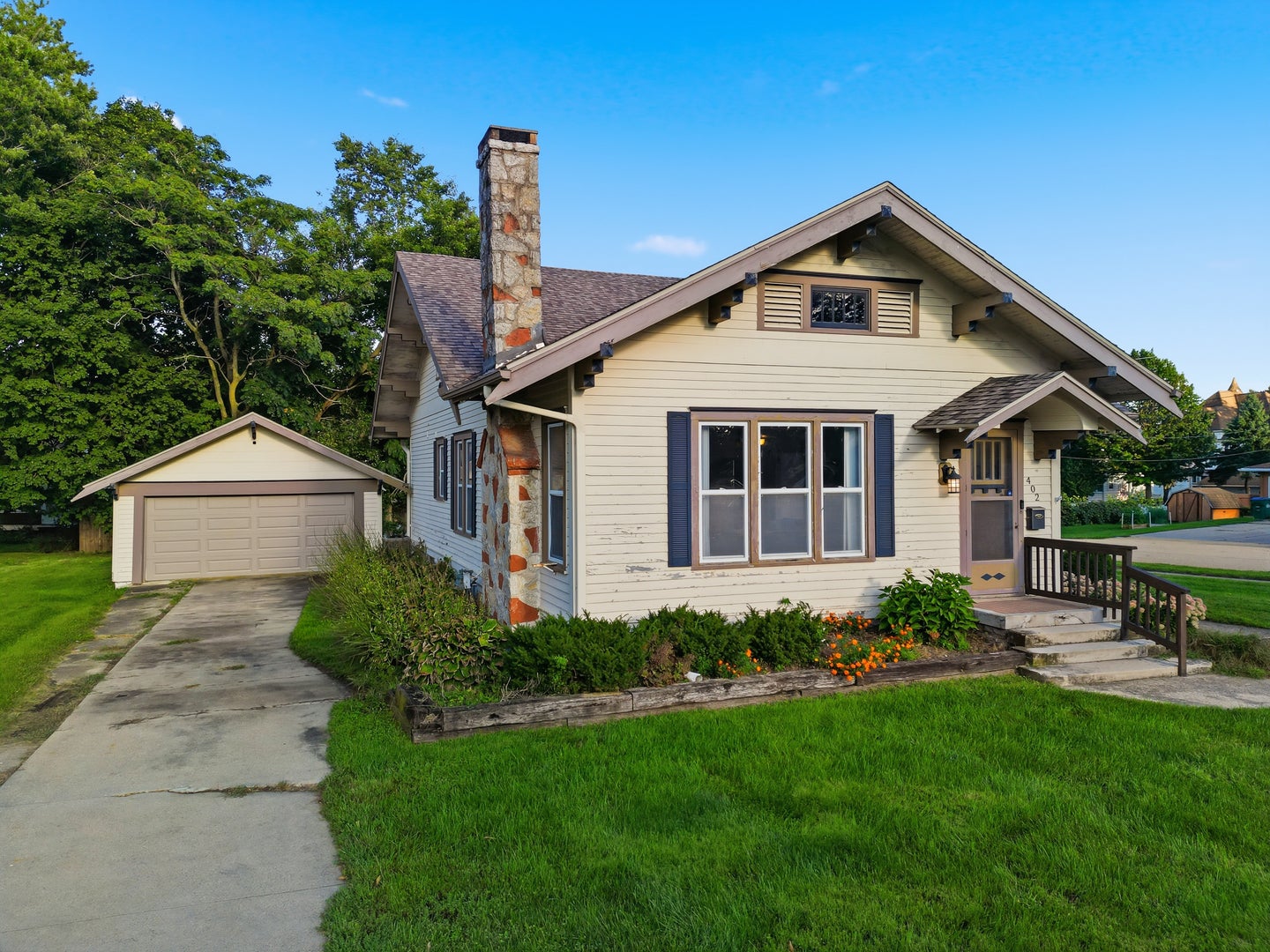402 N Division Avenue