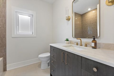 Tiny photo for 2405 W Sunnyside Avenue #3N, Chicago, IL 60625 (MLS # 12468492)