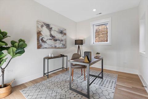 Tiny photo for 2405 W Sunnyside Avenue #3N, Chicago, IL 60625 (MLS # 12468492)