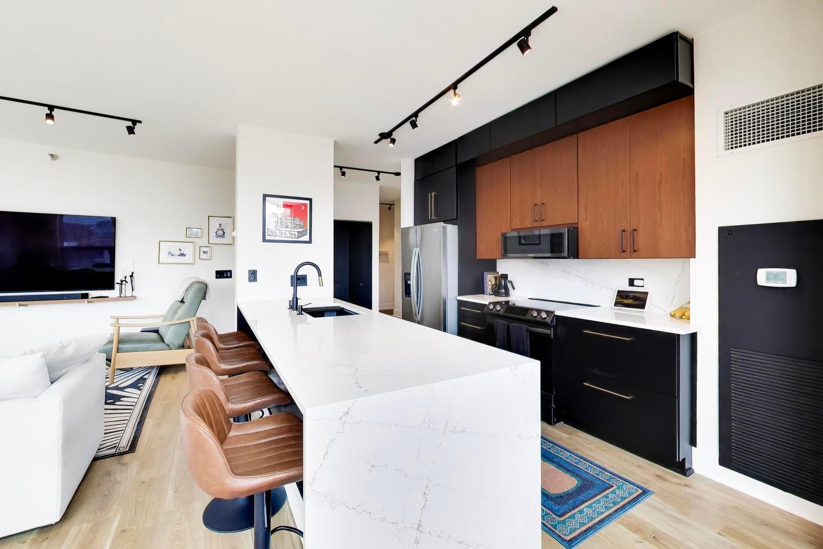 421 W Huron Street 1305