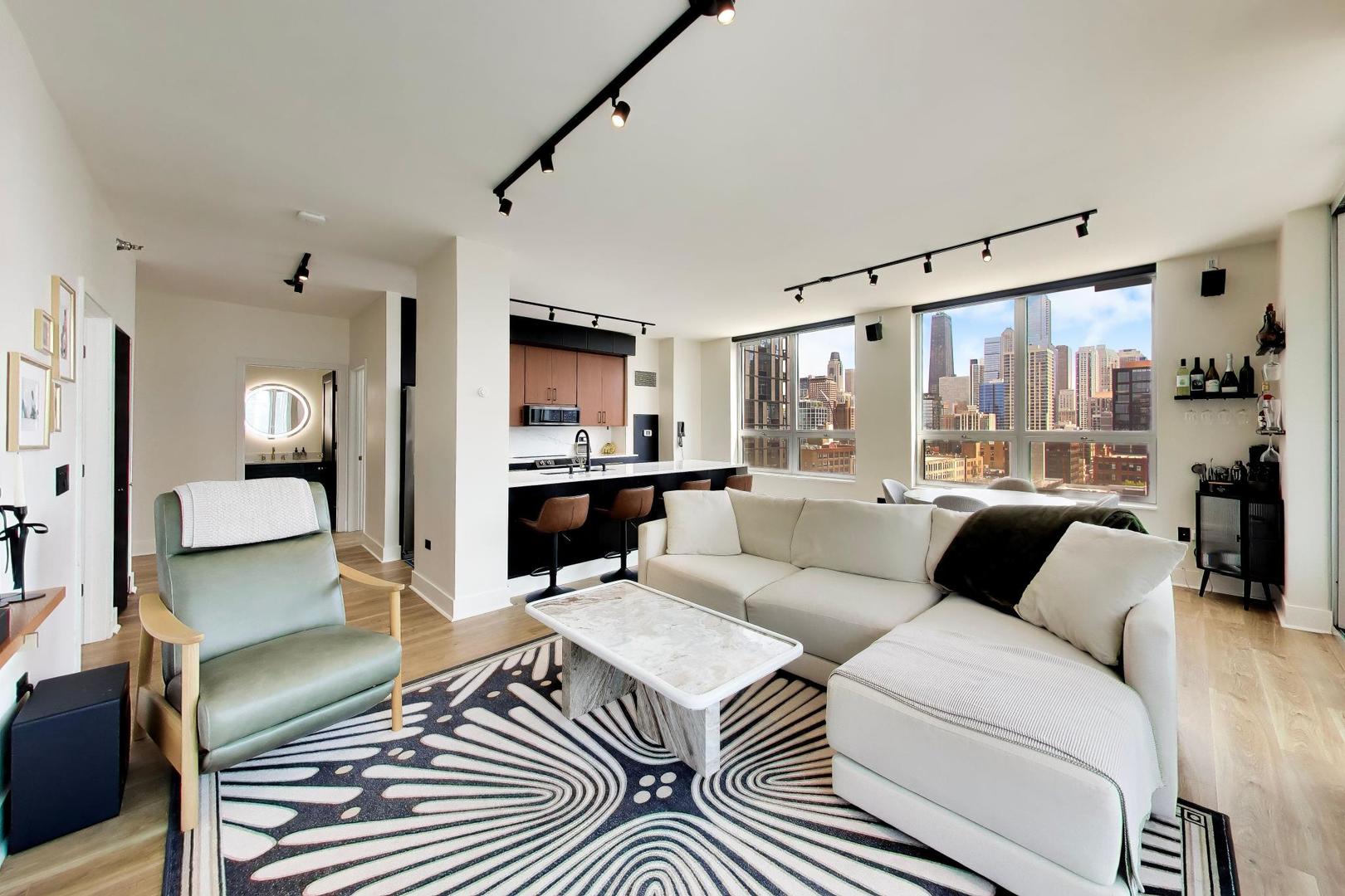 421 W Huron Street 1305