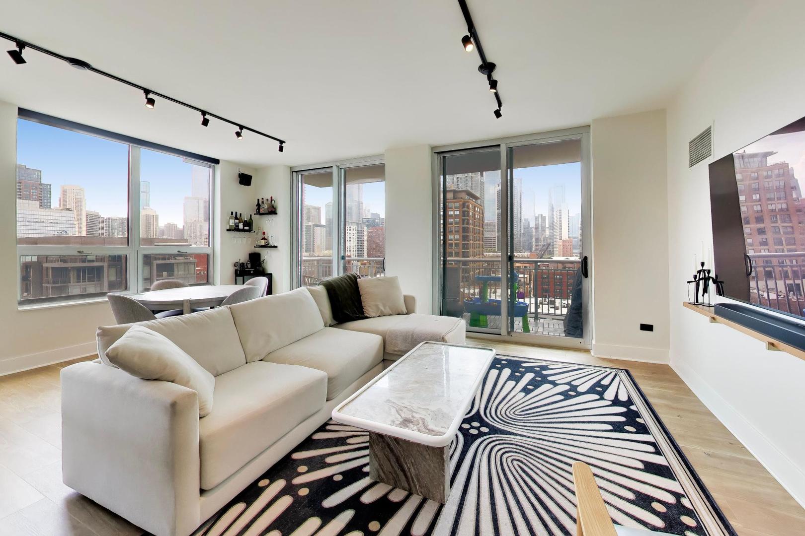421 W Huron Street 1305