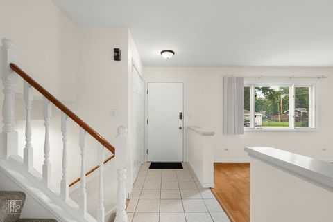 Tiny photo for 717 E Sunset Avenue, Lombard, IL 60148 (MLS # 12427224)