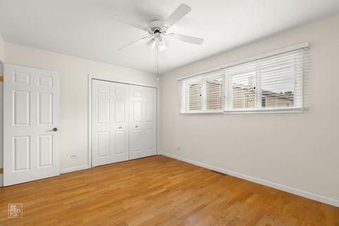 Tiny photo for 717 E Sunset Avenue, Lombard, IL 60148 (MLS # 12427224)