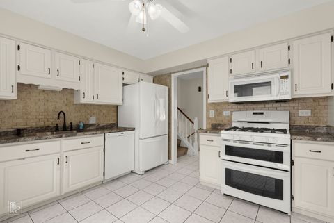 Tiny photo for 717 E Sunset Avenue, Lombard, IL 60148 (MLS # 12427224)