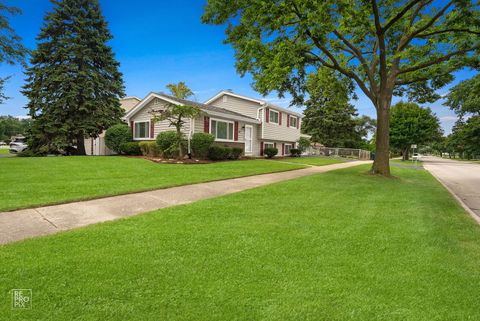 Tiny photo for 717 E Sunset Avenue, Lombard, IL 60148 (MLS # 12427224)