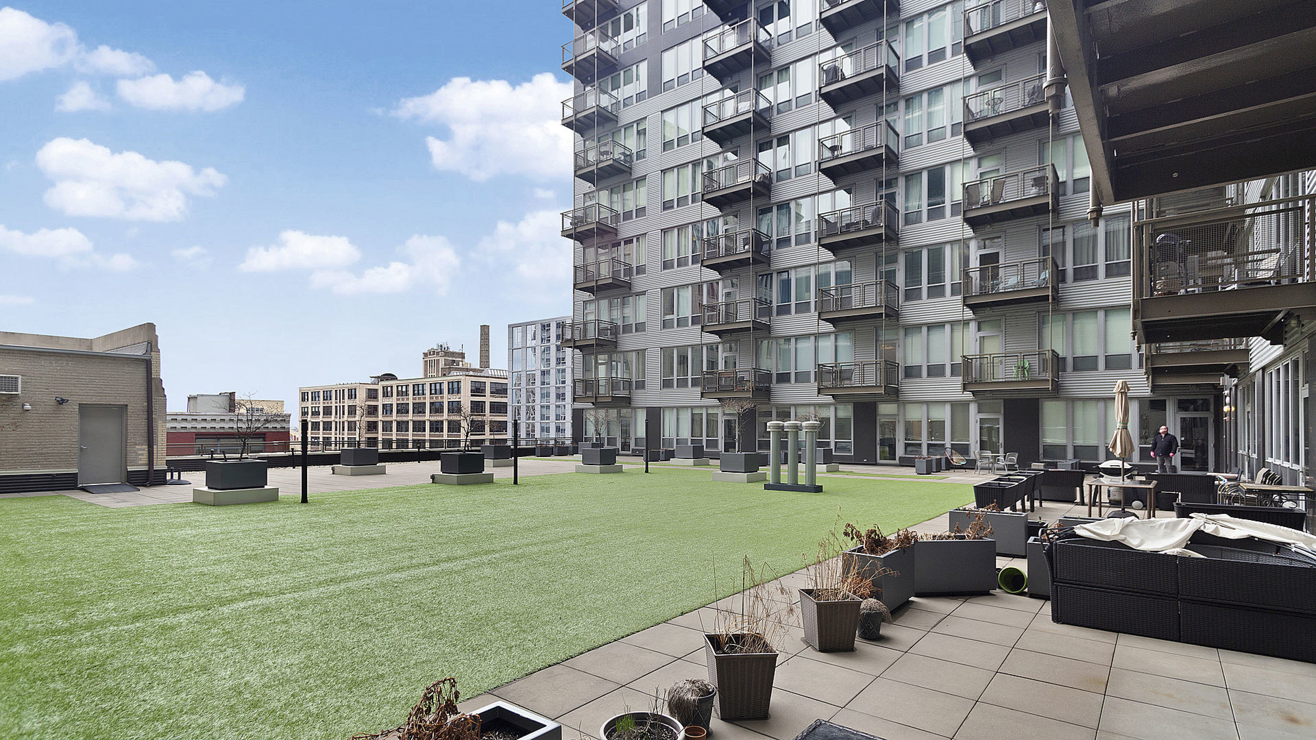 565 W QUINCY Street 710